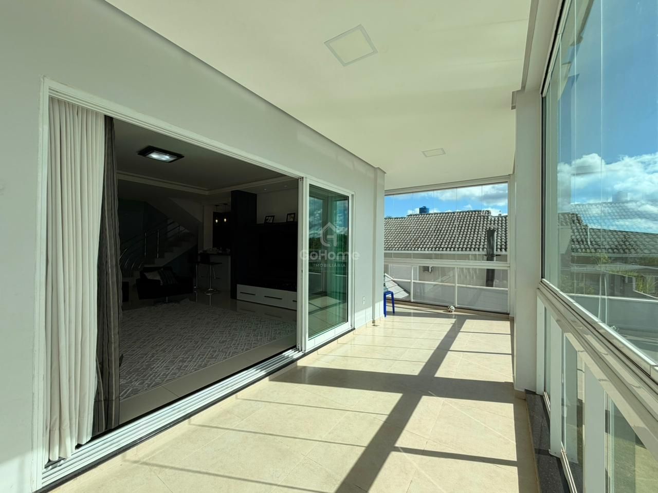 Casa com 3 pavimentos semimobiliada