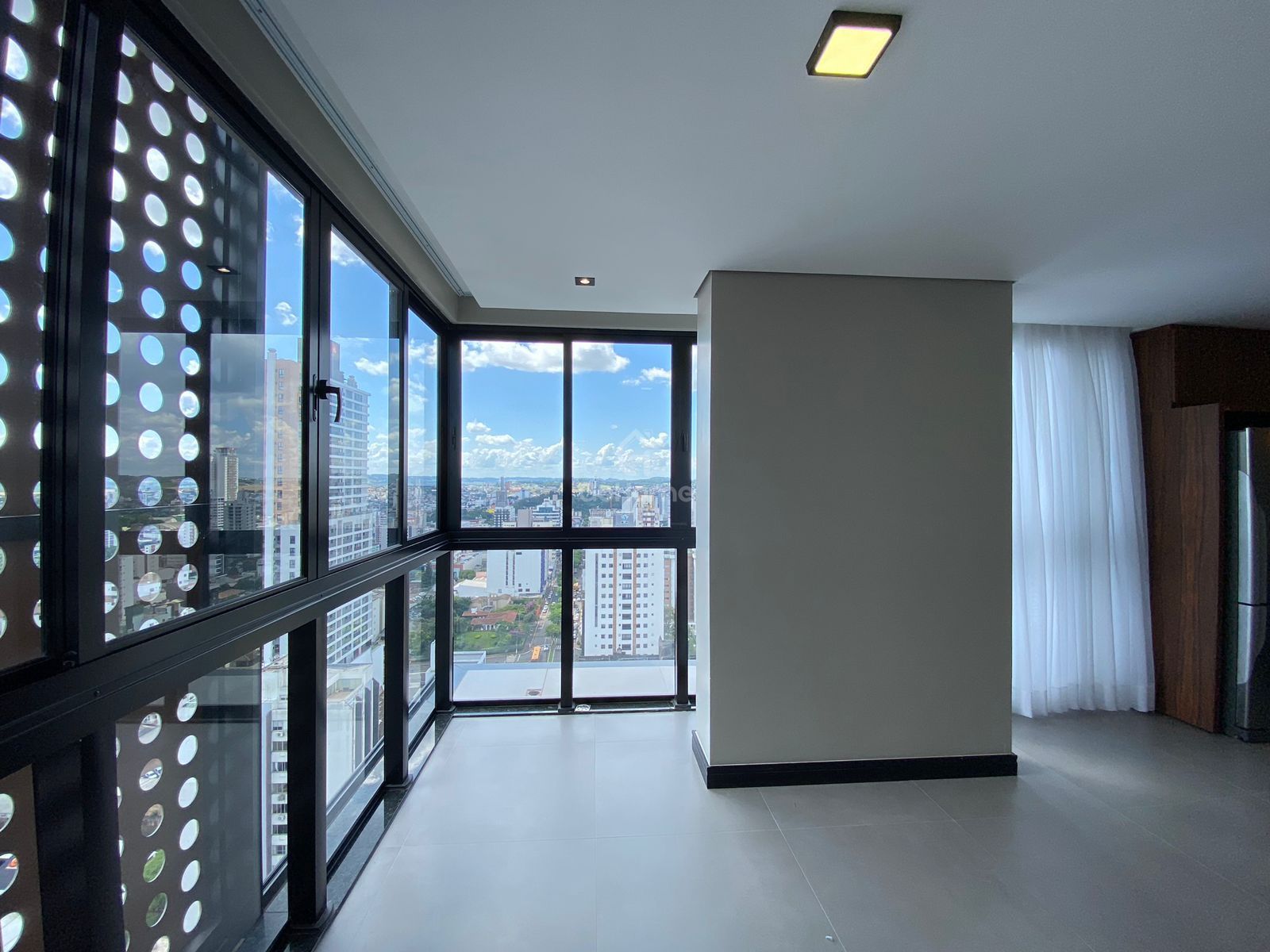 3642 – Apartamento Duplex com 3 suítes, no Centro de Chapecó