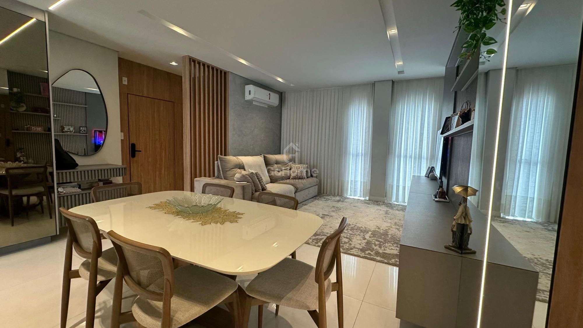 Apartamento Semimobiliado em ótima localização