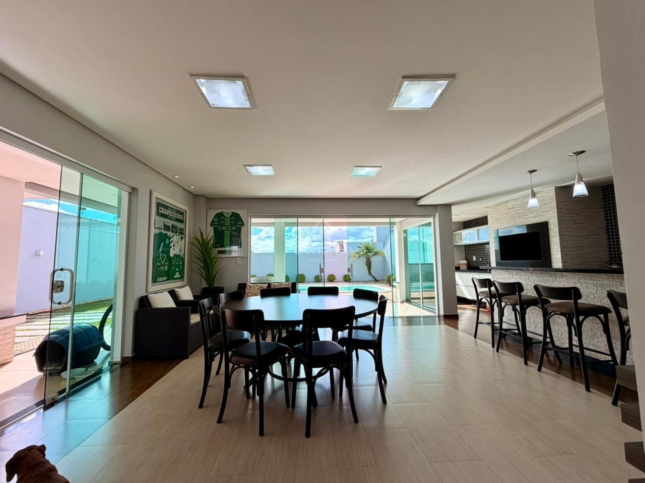 Casa com 3 pavimentos semimobiliada