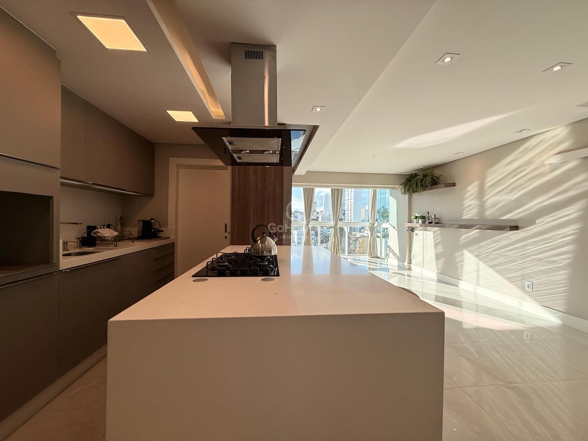 Apartamento Semimobiliado com Suíte e Demi-Suíte