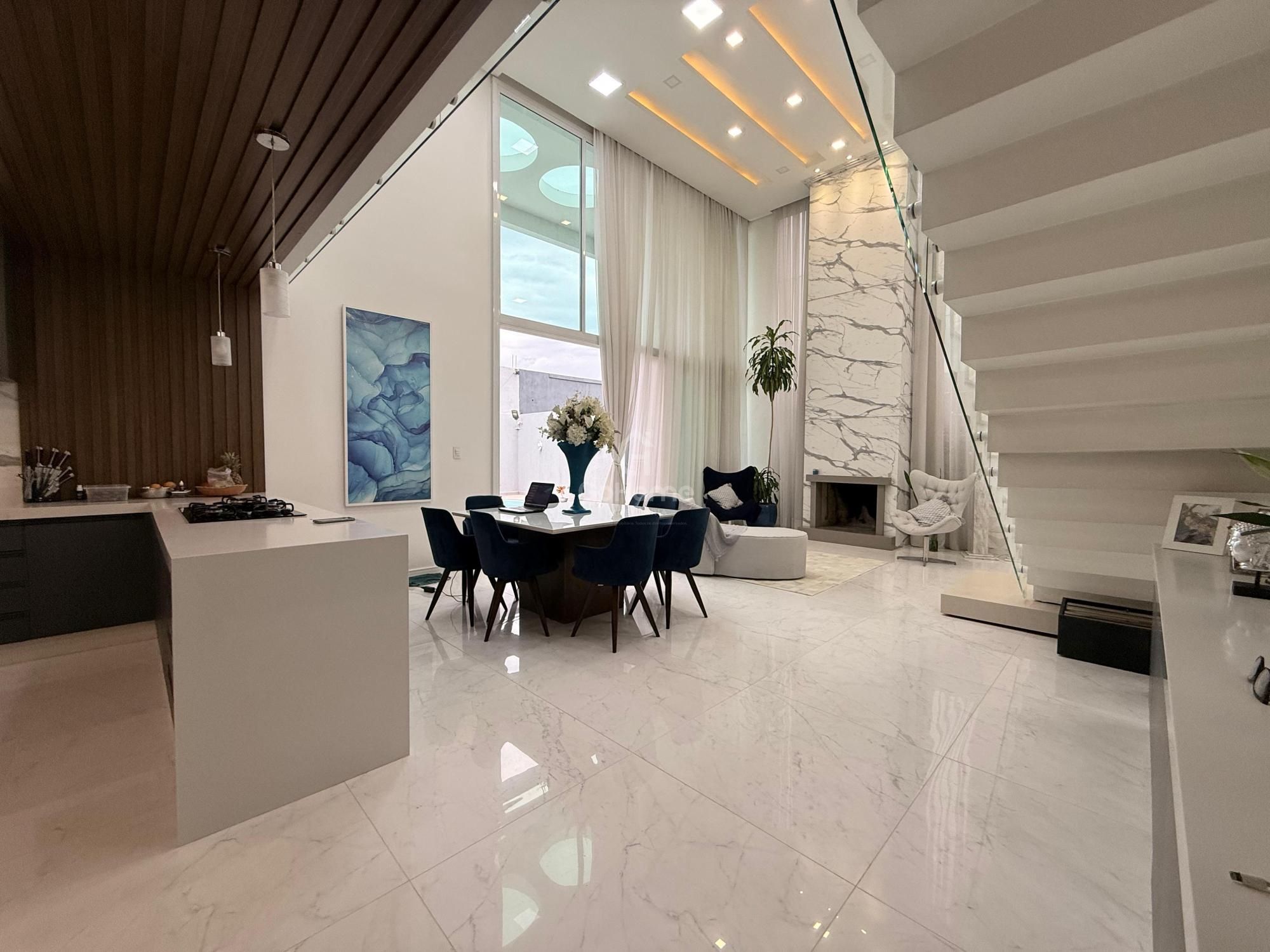 Casa com 3 suítes e piscina