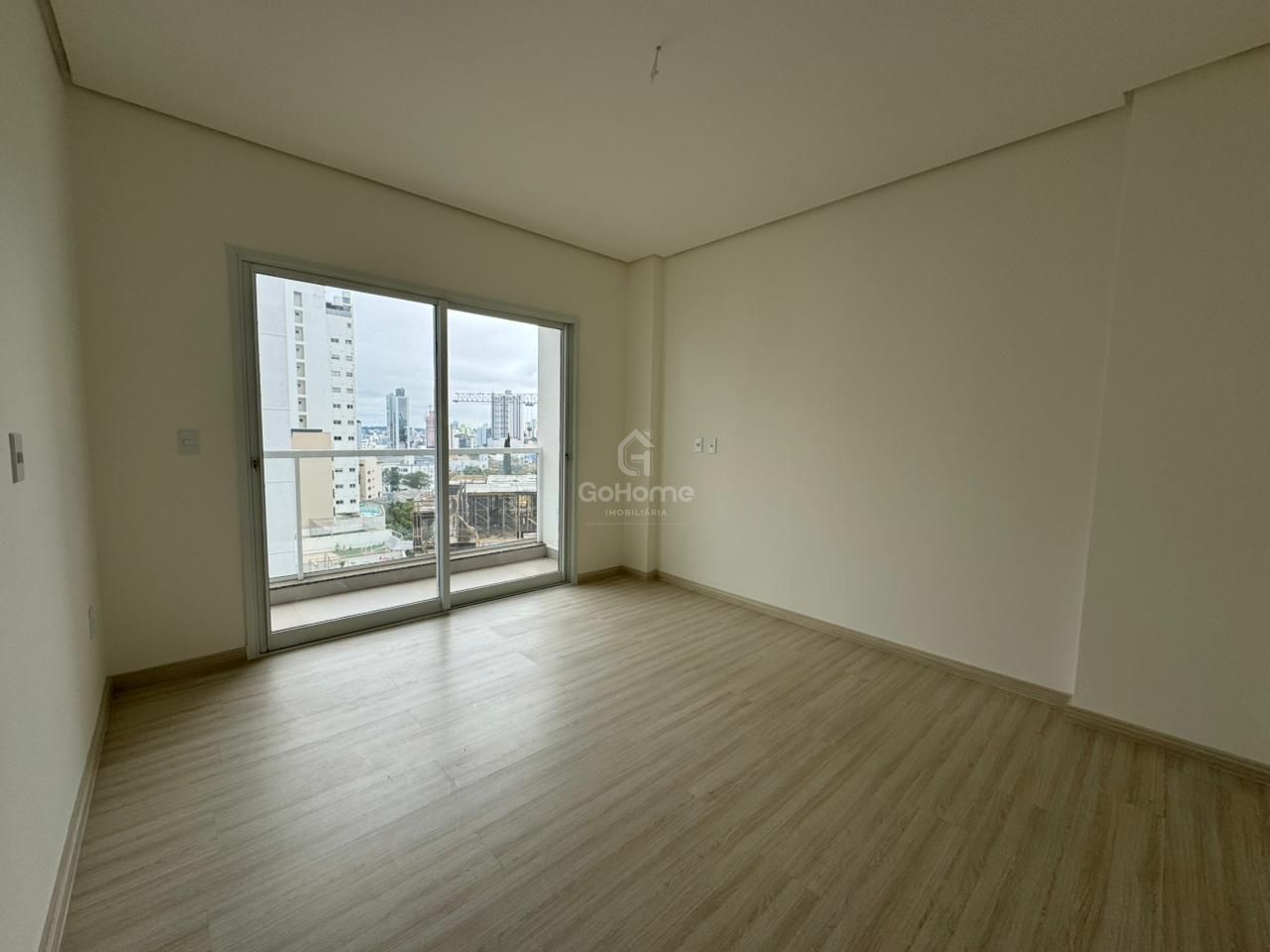 Apartamento Novo Vazio à Venda