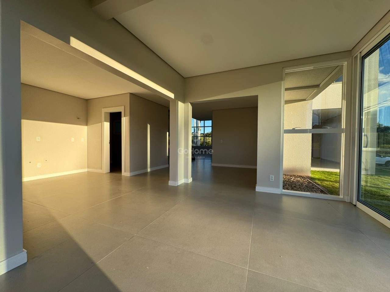 Casa Nova à Venda em Condomínio Fechado