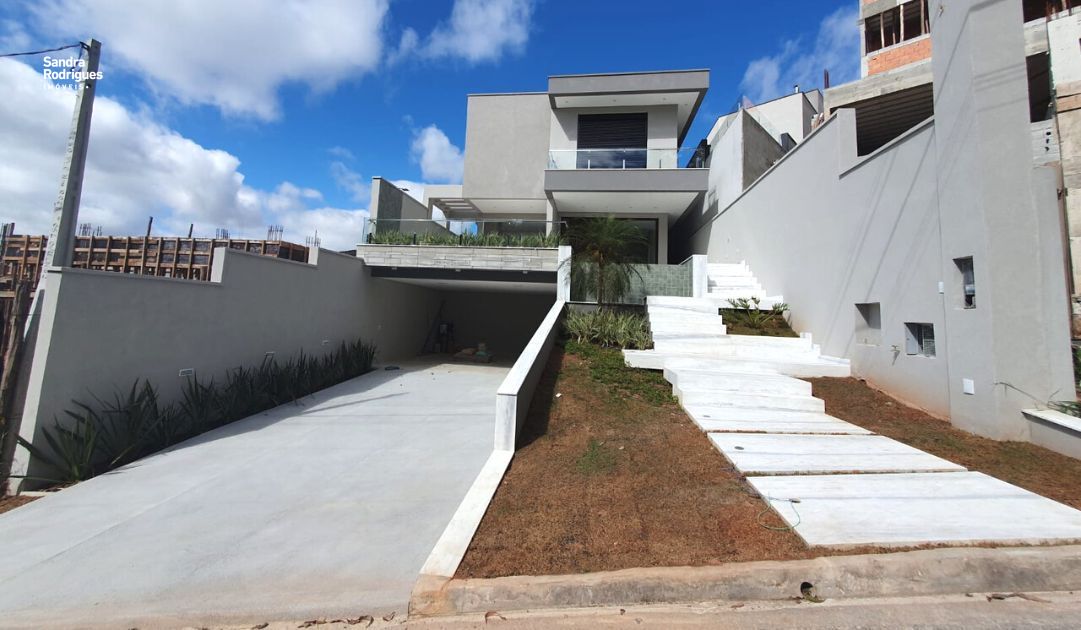 Casa de Condomínio à venda com 4 quartos, 311m² - Foto 1