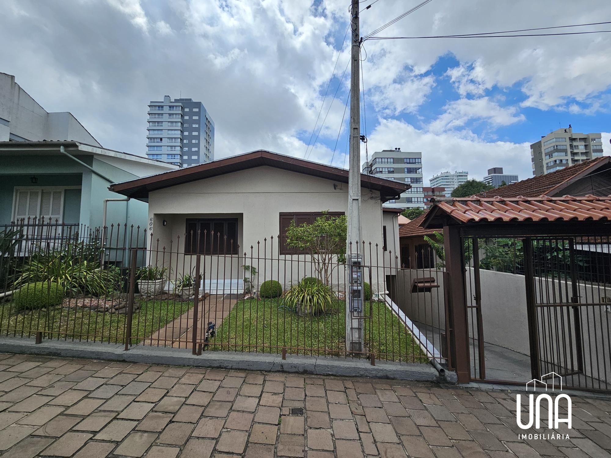 Casa, 7 quartos, 330 m² - Foto 1