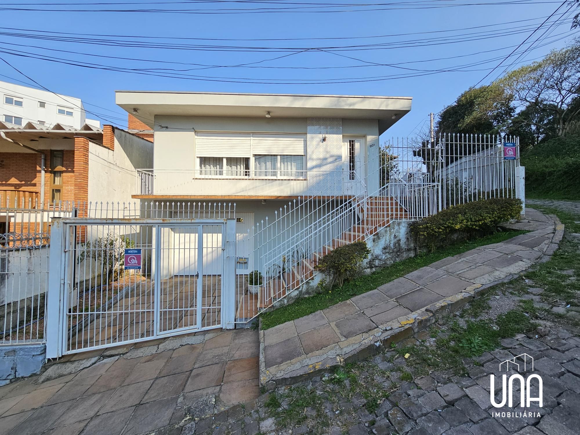 Casa, 4 quartos, 245 m² - Foto 1