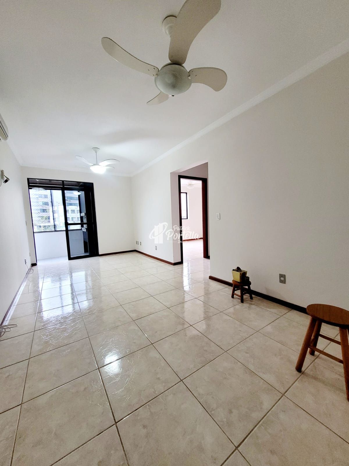 Apartamento à venda com 1 quarto, 60m² - Foto 2