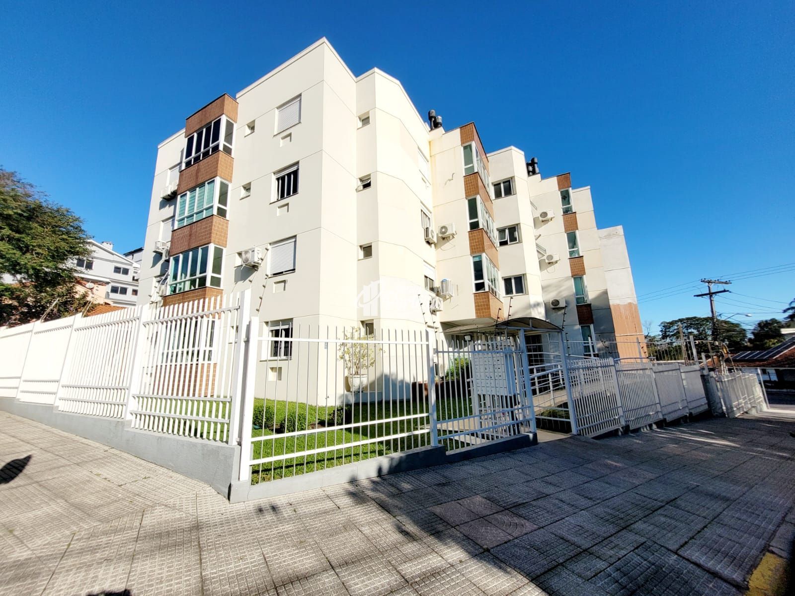 Apartamento à venda com 2 quartos, 77m² - Foto 1