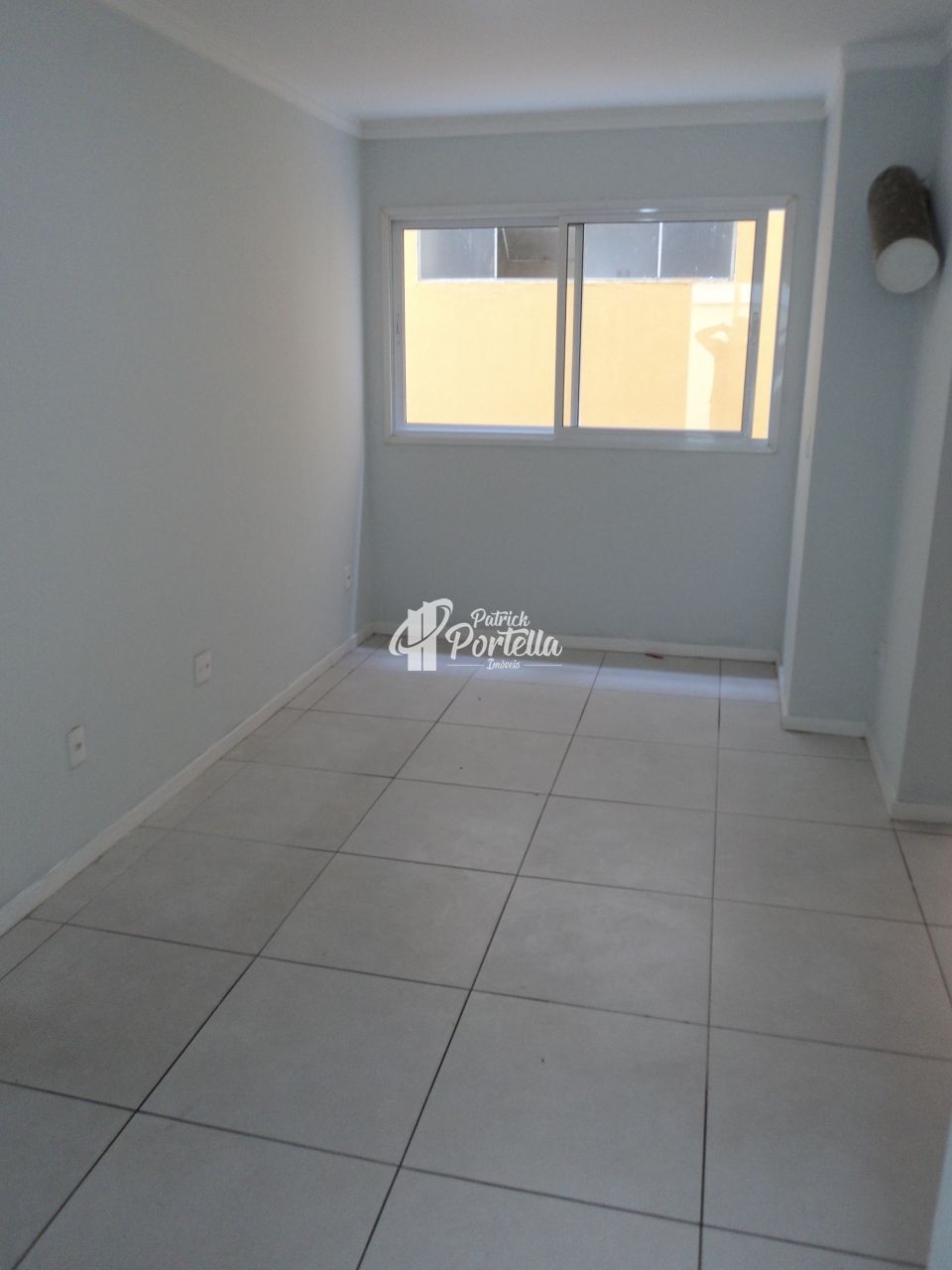 Apartamento à venda com 3 quartos, 105m² - Foto 2