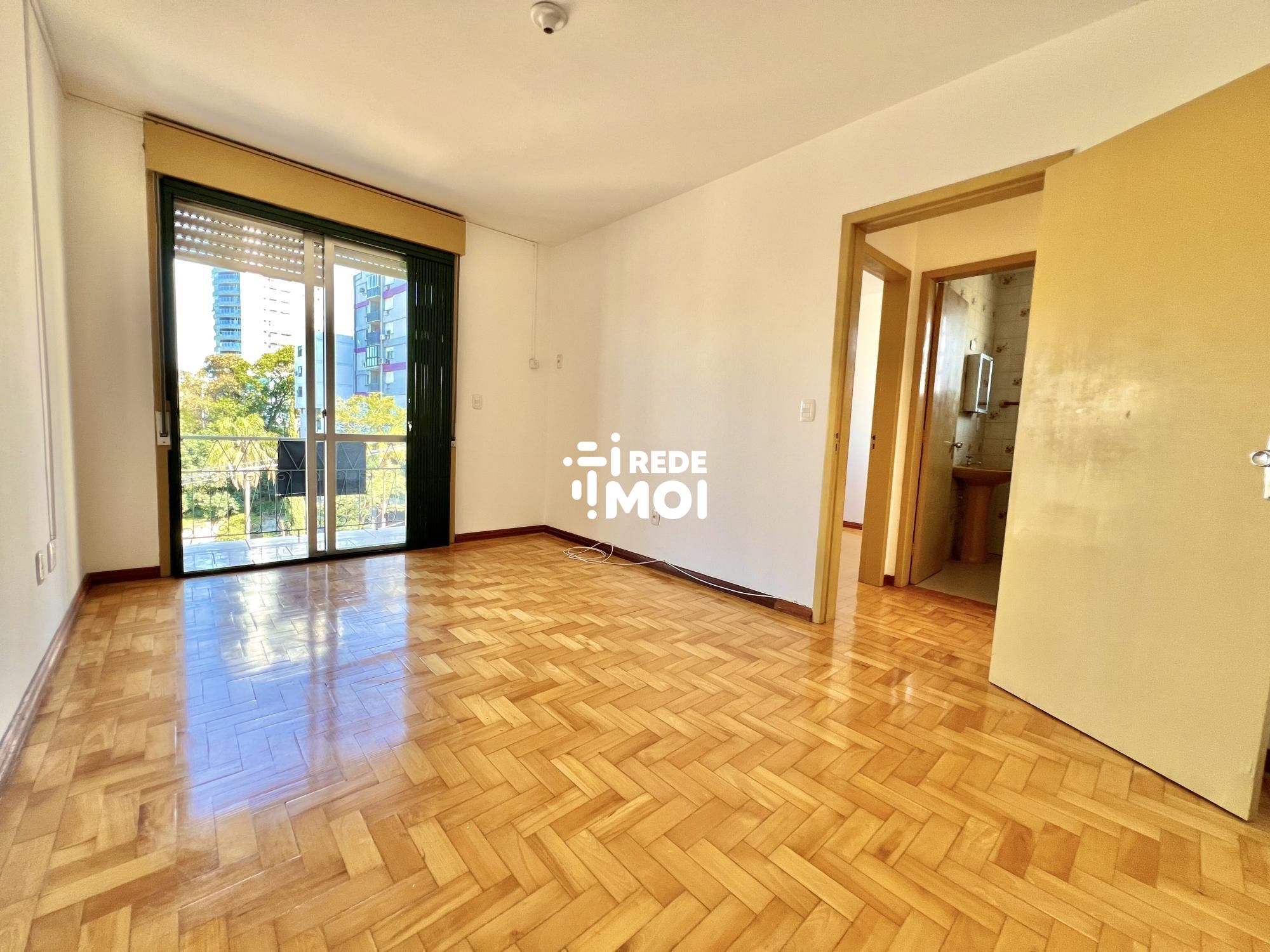 QUARTO COM SACADA