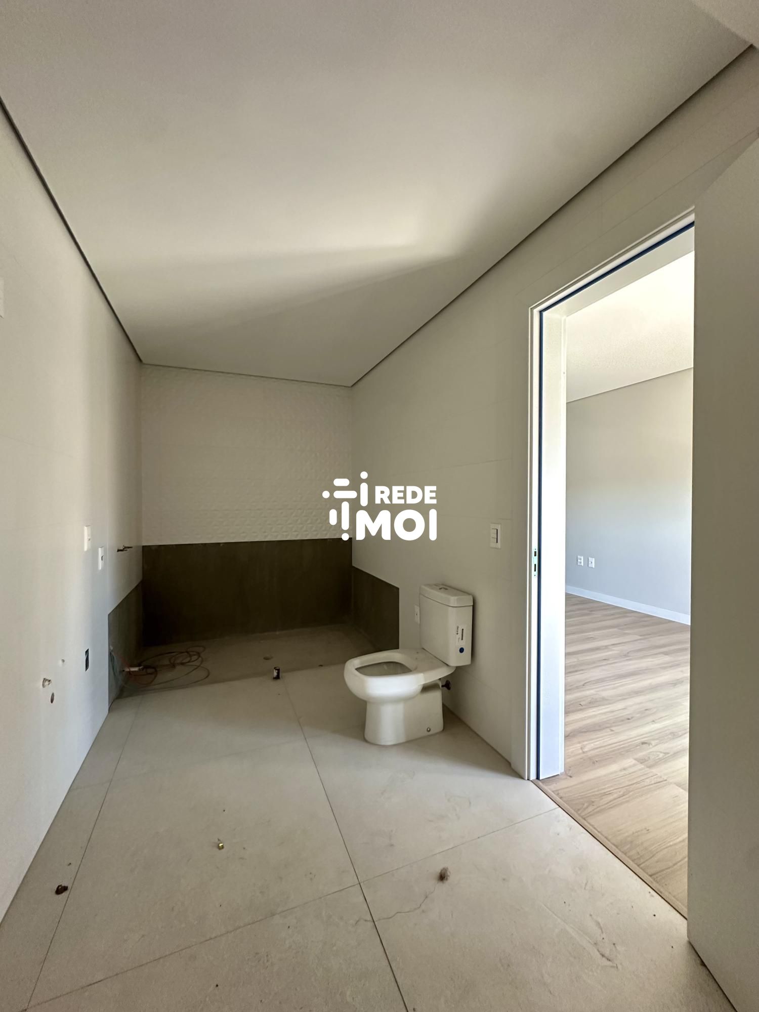 Banheiro com espera para banheira