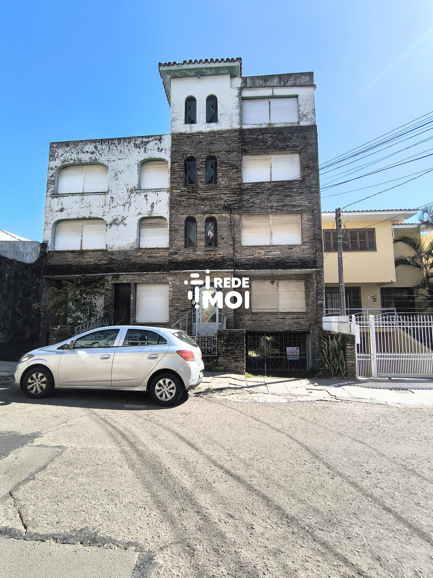 Entrada pela Garagem