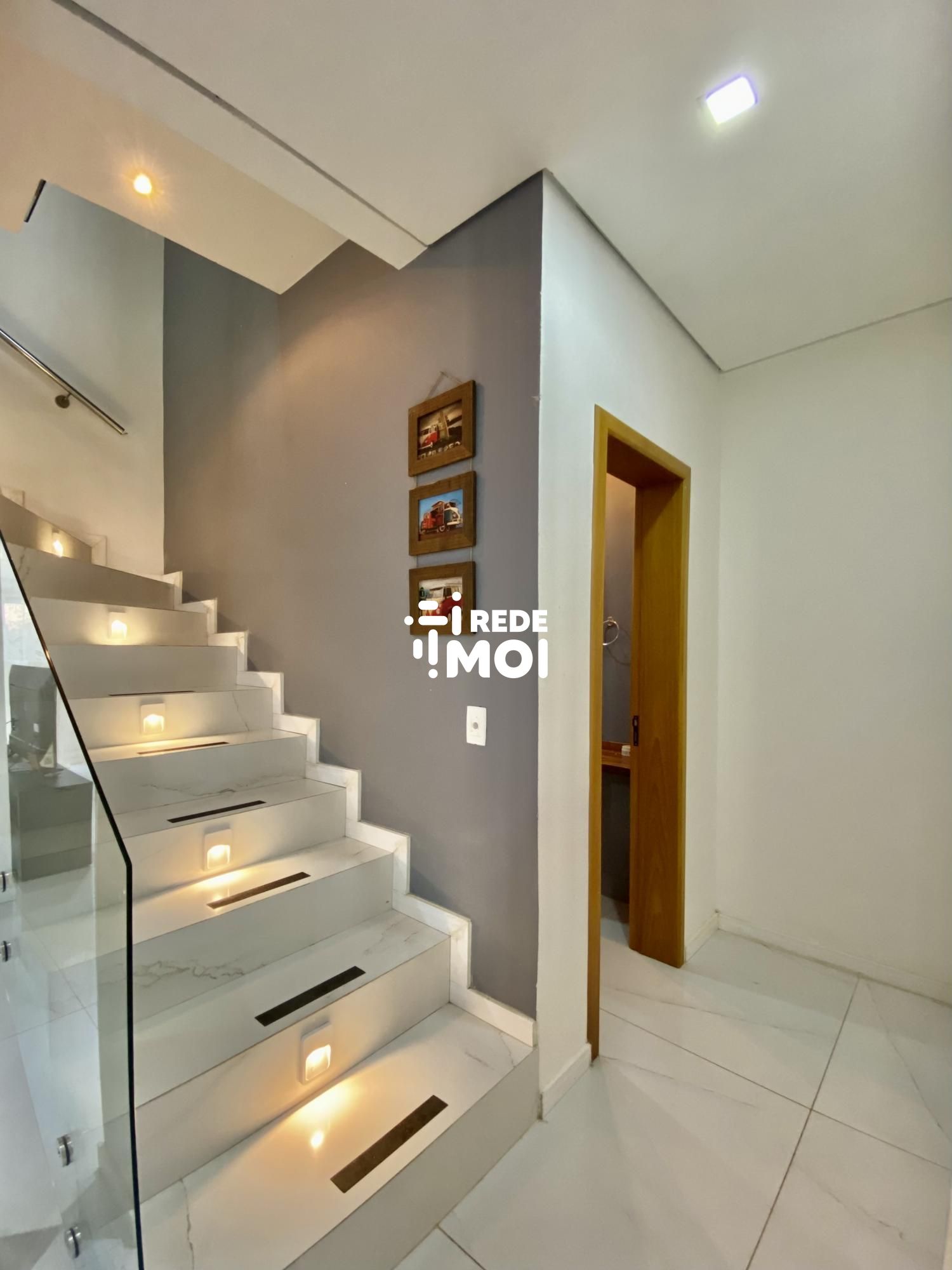 Lavabo e escadas