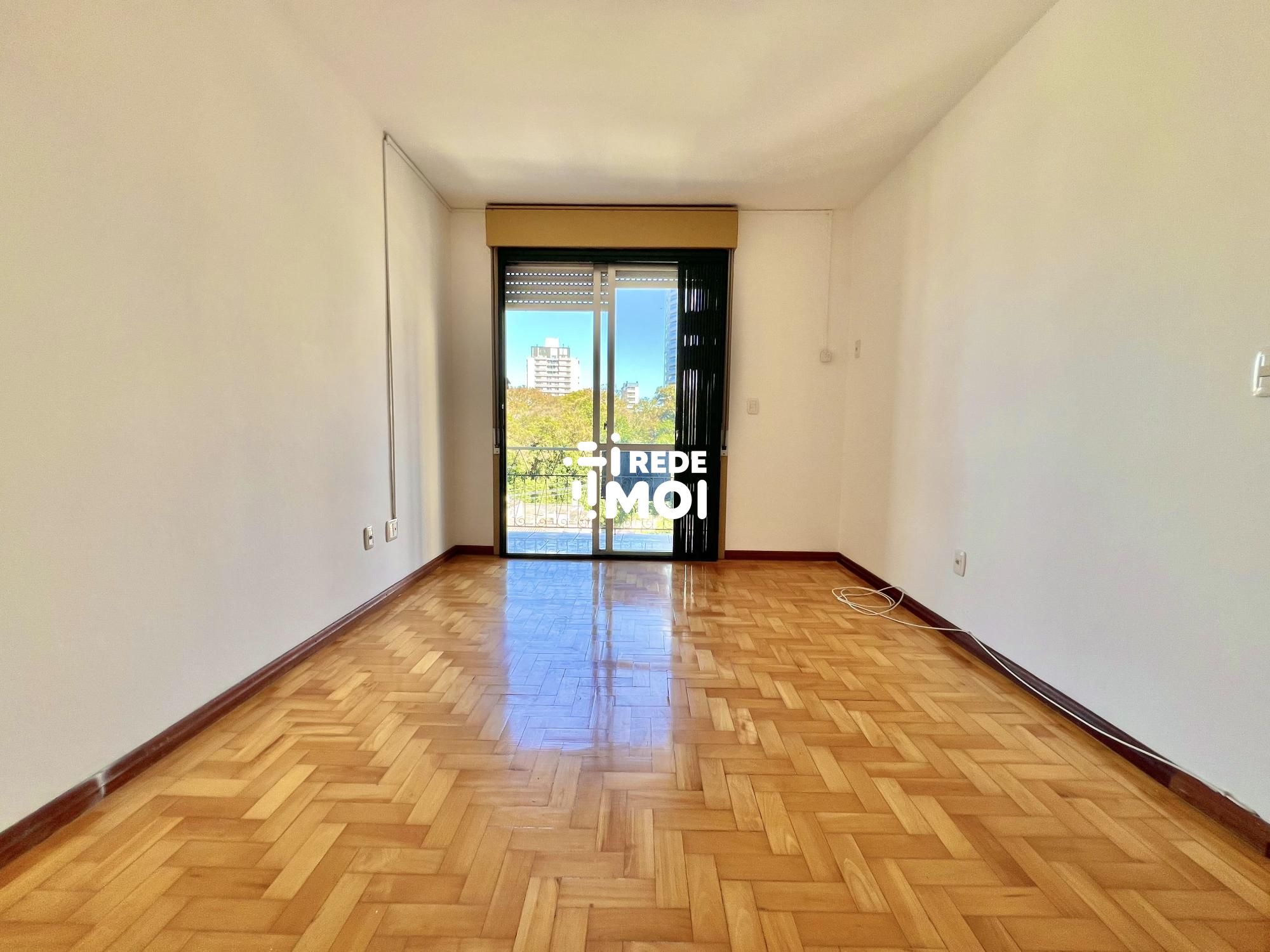 QUARTO COM SACADA