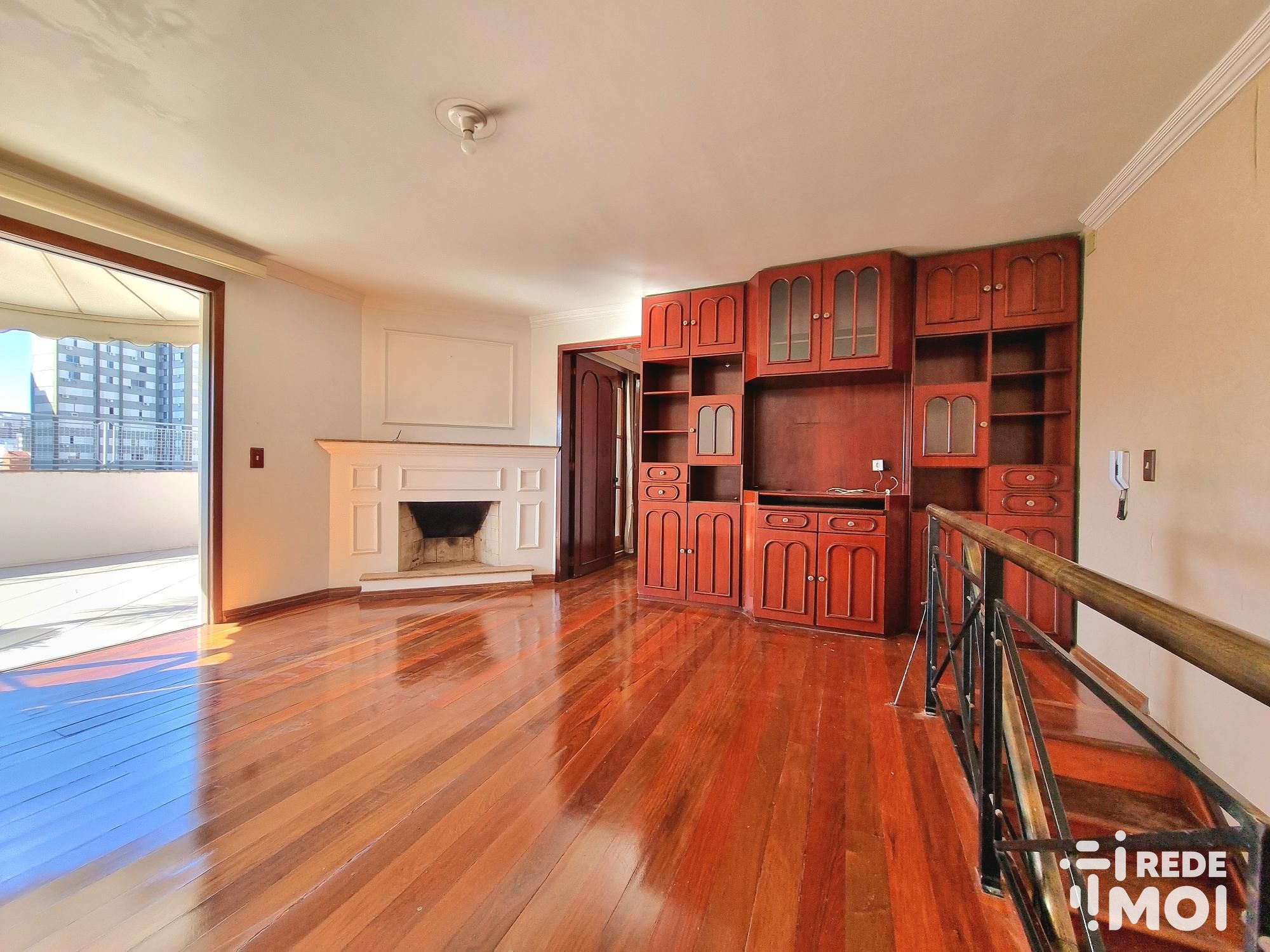 Sala de cima com lareira