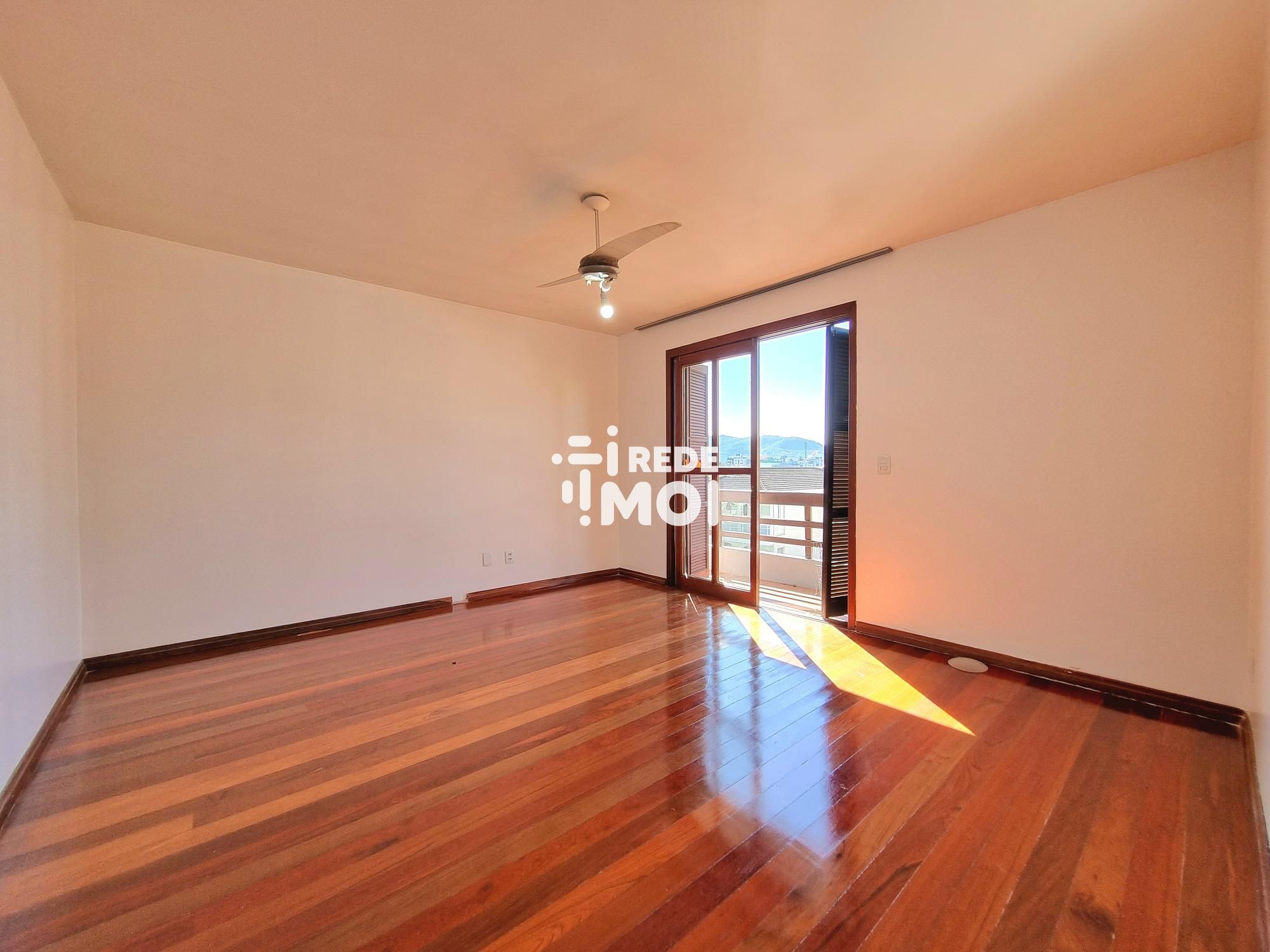 Quarto com sacada