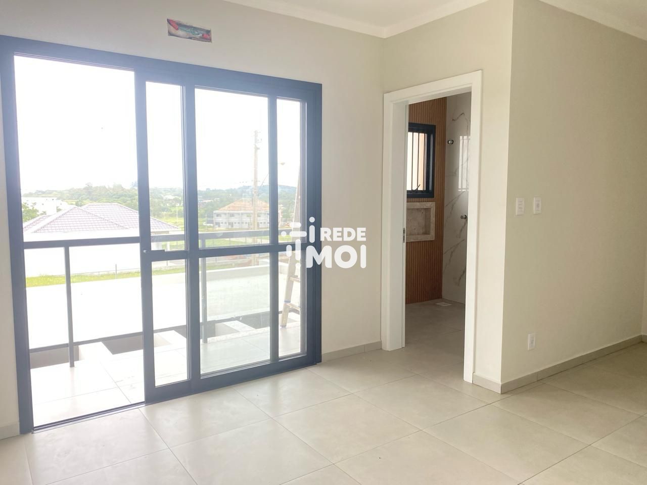 Quarto com posição solar oeste
