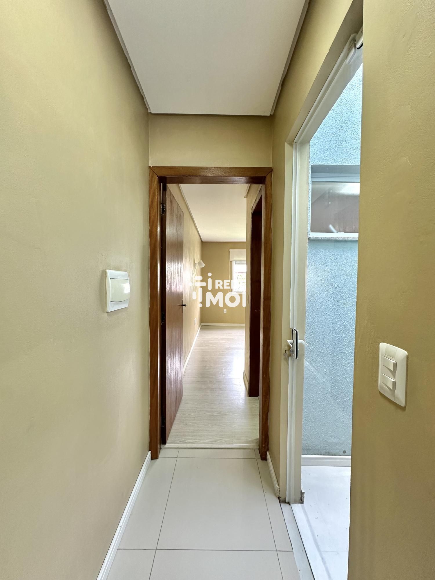 Corredor com jardim de inverno