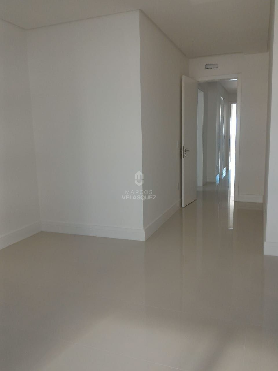 Apartamento à venda com 3 quartos, 160m² - Foto 7