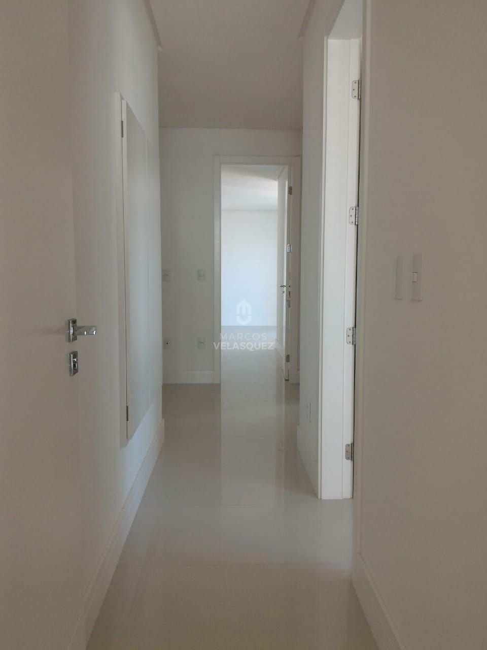 Apartamento à venda com 3 quartos, 160m² - Foto 9