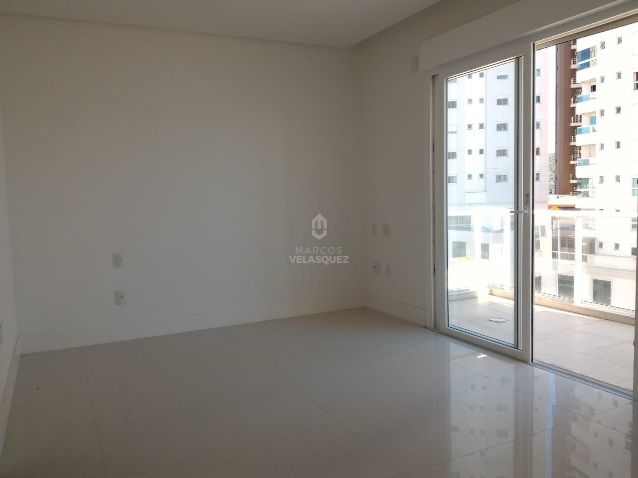 Apartamento à venda com 3 quartos, 160m² - Foto 11