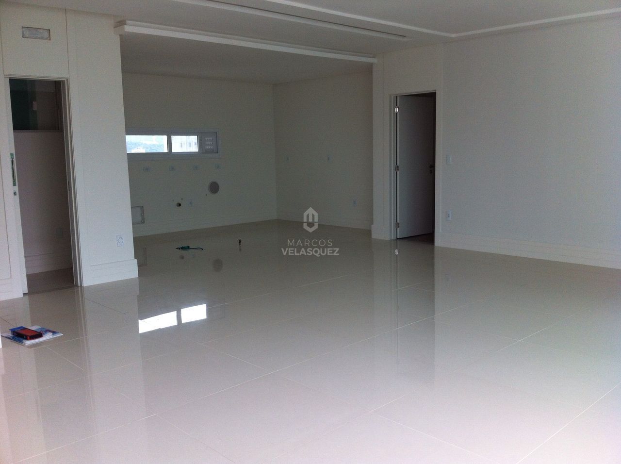 Apartamento à venda com 4 quartos, 161m² - Foto 1