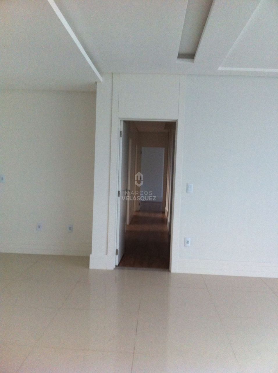 Apartamento à venda com 4 quartos, 161m² - Foto 4