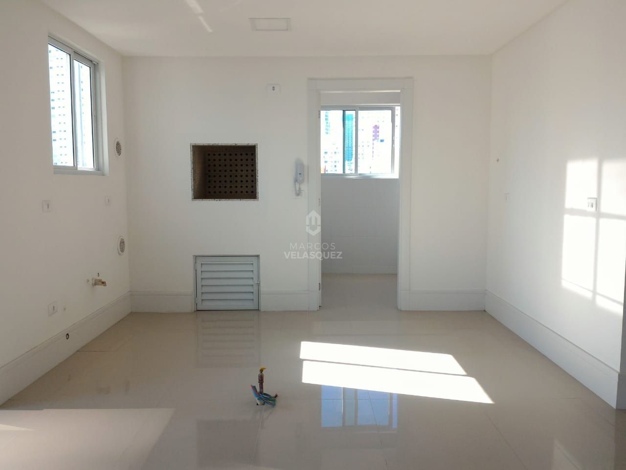 Apartamento à venda com 4 quartos, 138m² - Foto 4