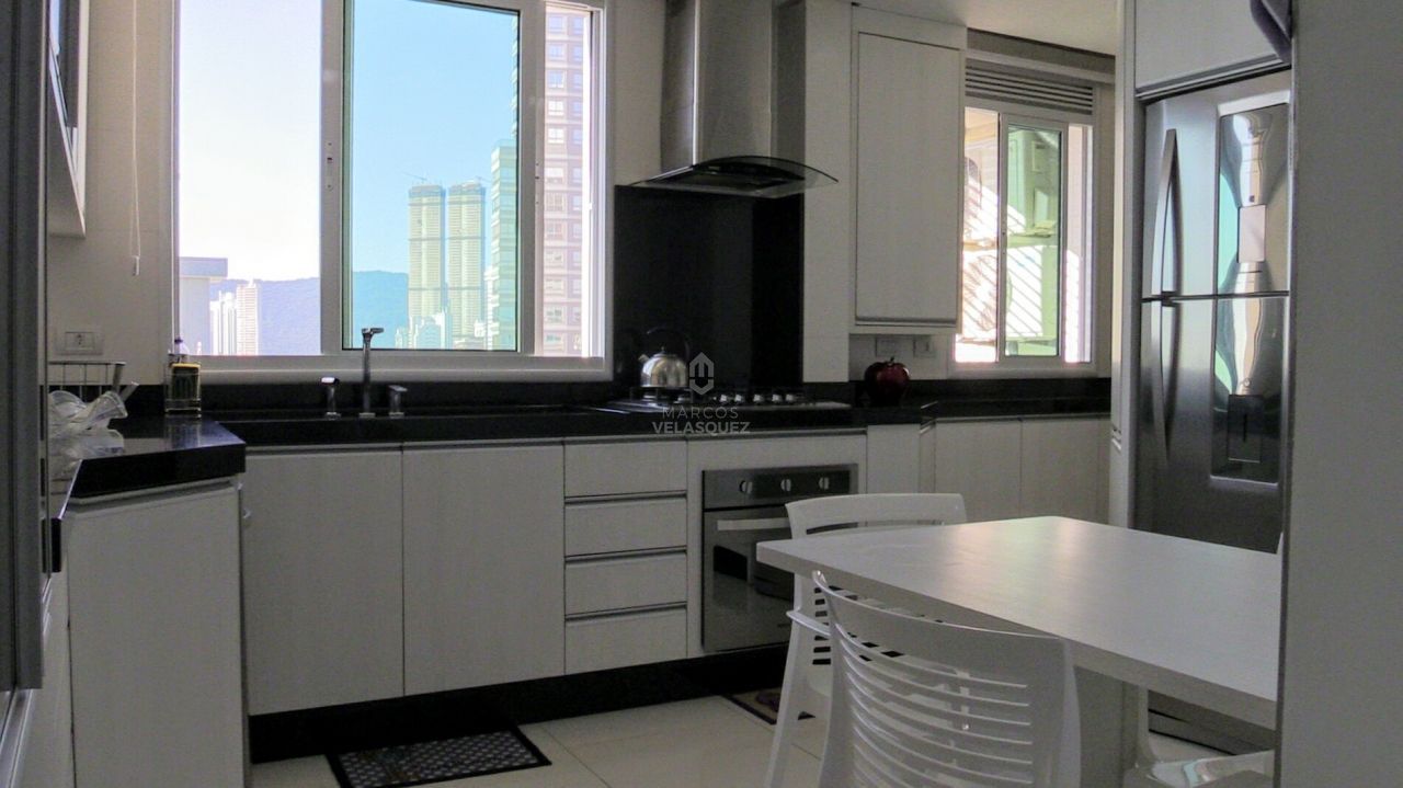 Apartamento à venda com 3 quartos, 152m² - Foto 10