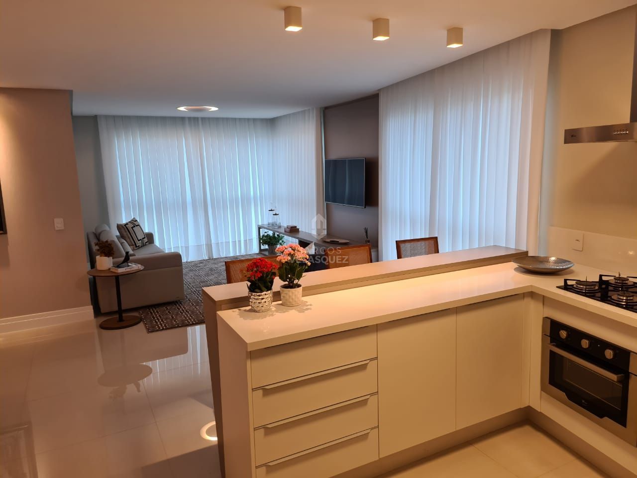 Apartamento à venda com 3 quartos, 126m² - Foto 2