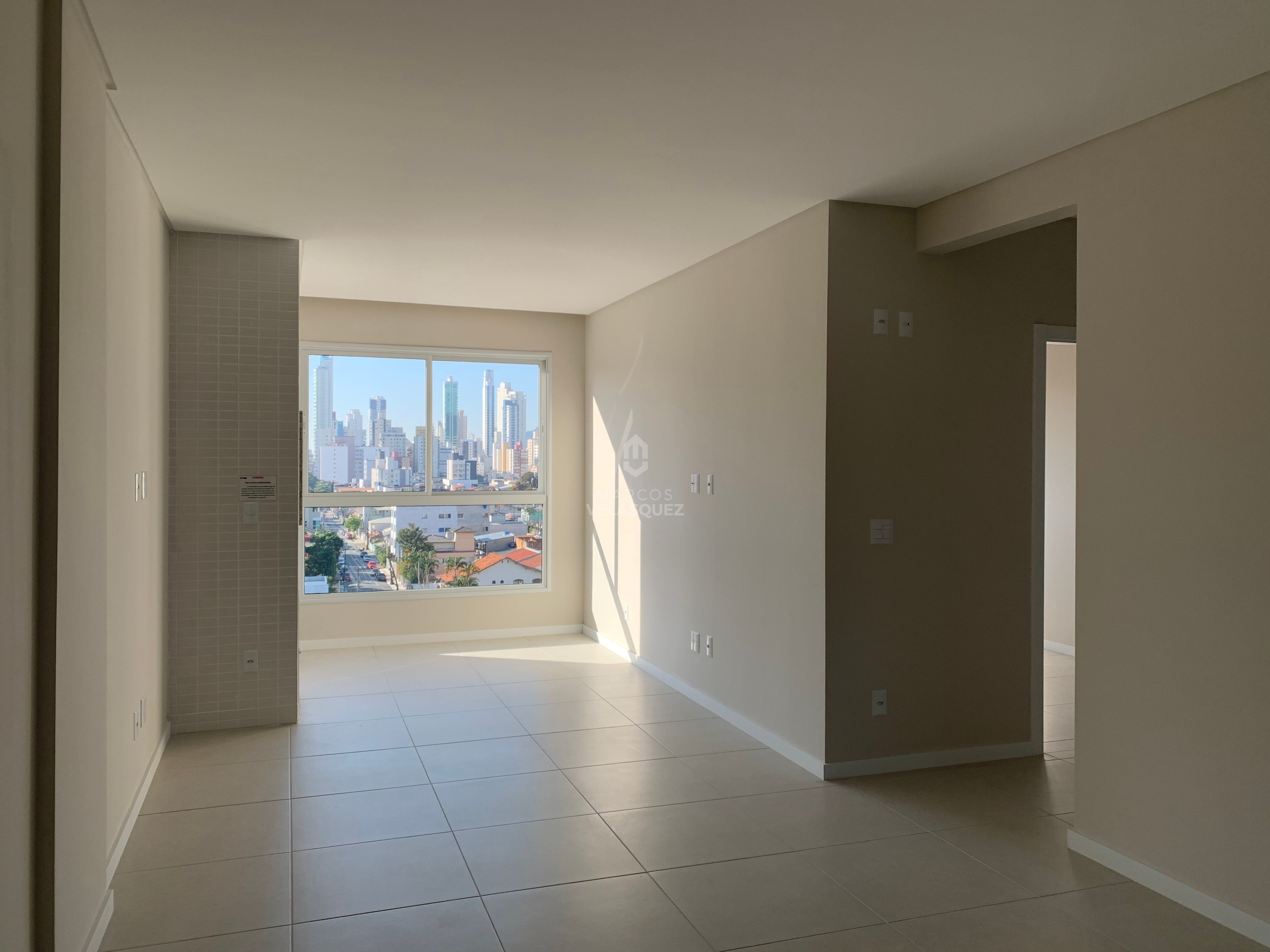 Apartamento à venda com 2 quartos, 74m² - Foto 1