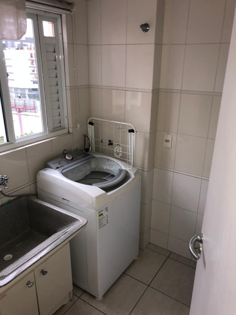 Apartamento à venda com 2 quartos, 78m² - Foto 4