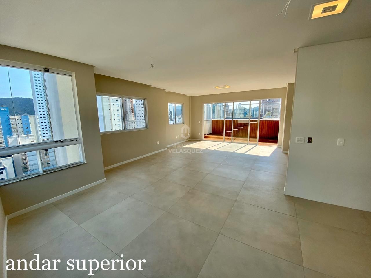 Cobertura à venda com 4 quartos, 240m² - Foto 3