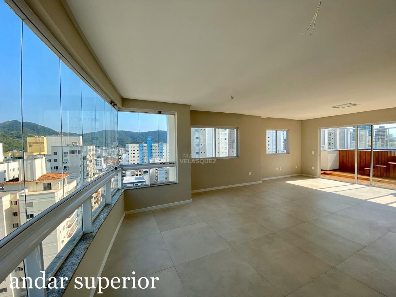 Cobertura à venda com 4 quartos, 240m² - Foto 4