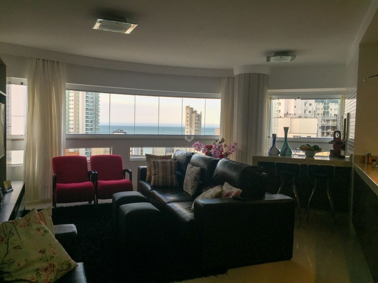 Apartamento à venda com 3 quartos, 130m² - Foto 1