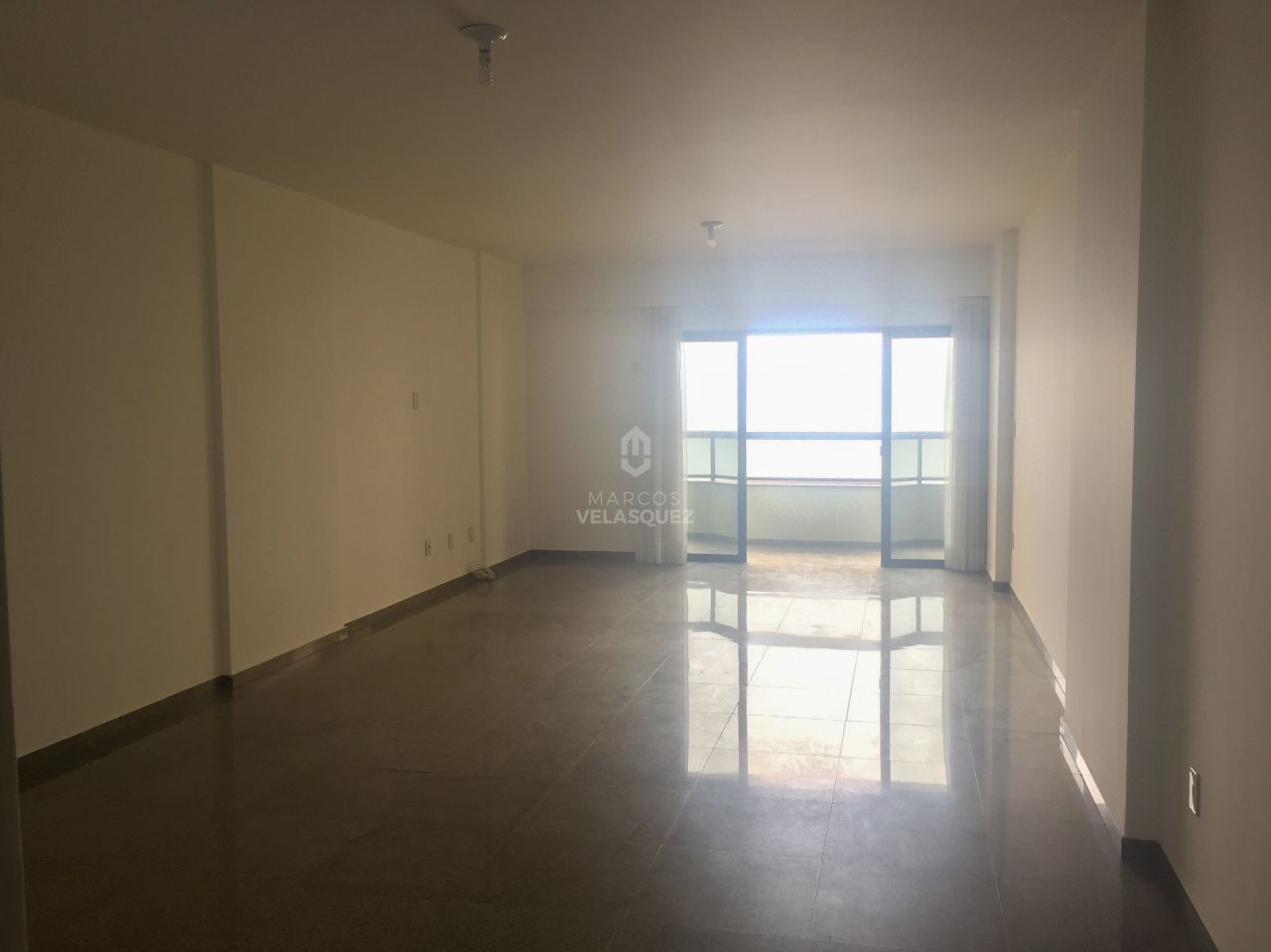 Apartamento à venda com 3 quartos, 190m² - Foto 1