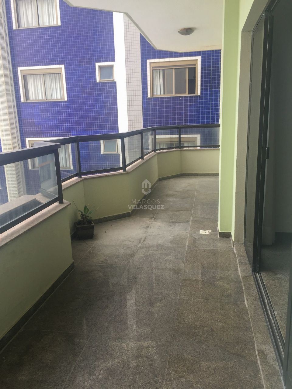 Apartamento à venda com 3 quartos, 190m² - Foto 3