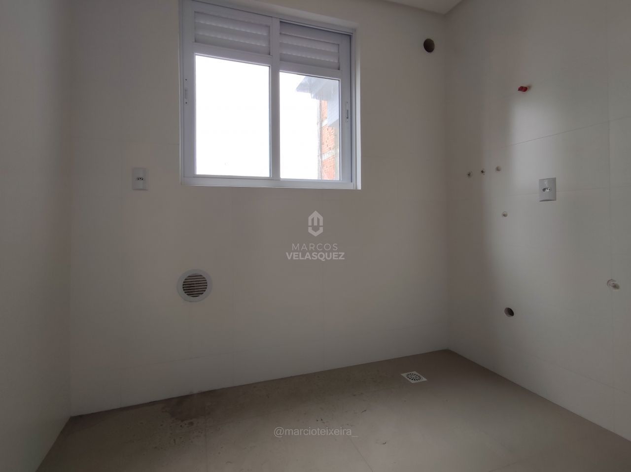 Apartamento à venda com 3 quartos, 133m² - Foto 9