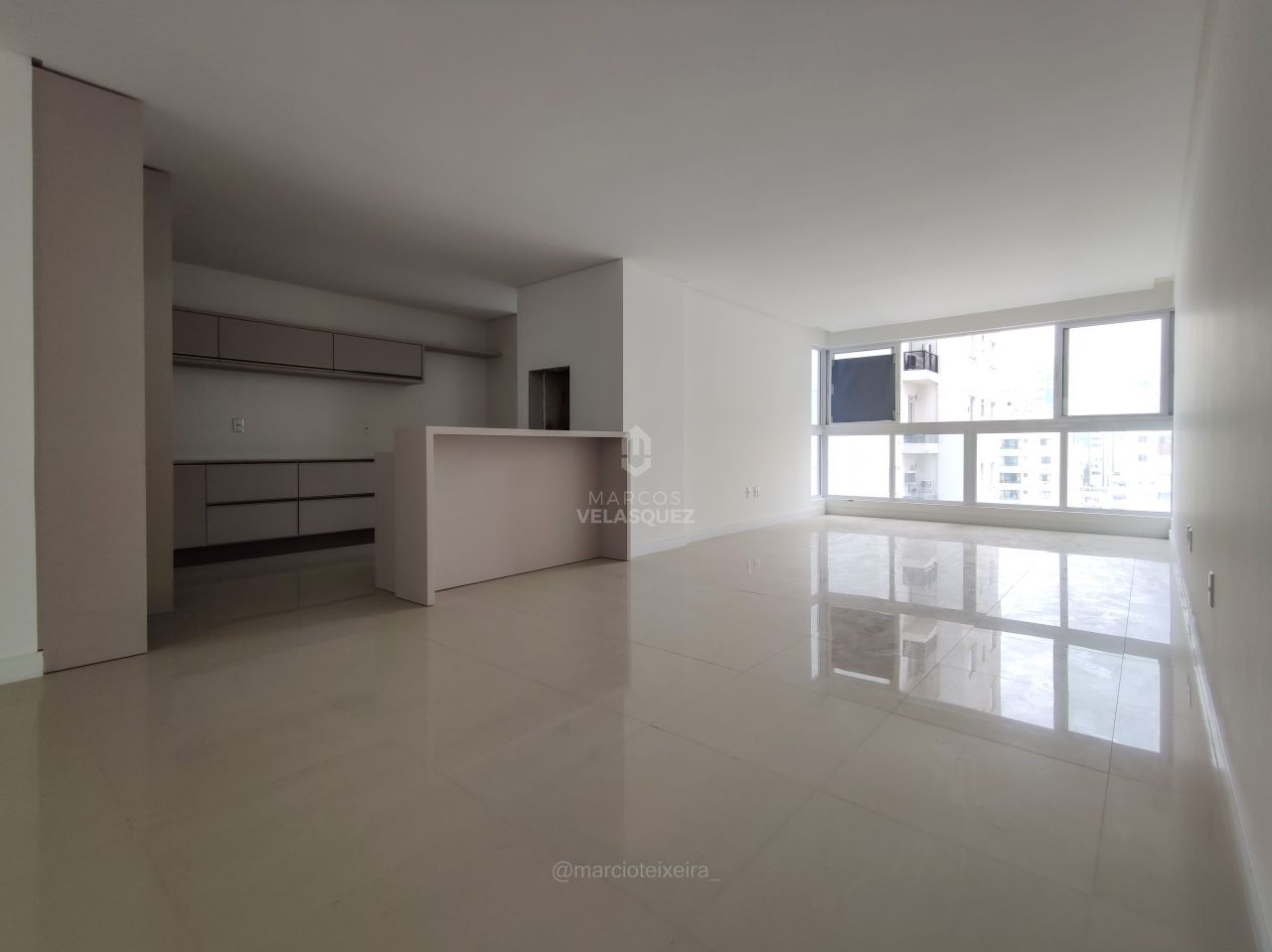 Apartamento à venda com 3 quartos, 133m² - Foto 1