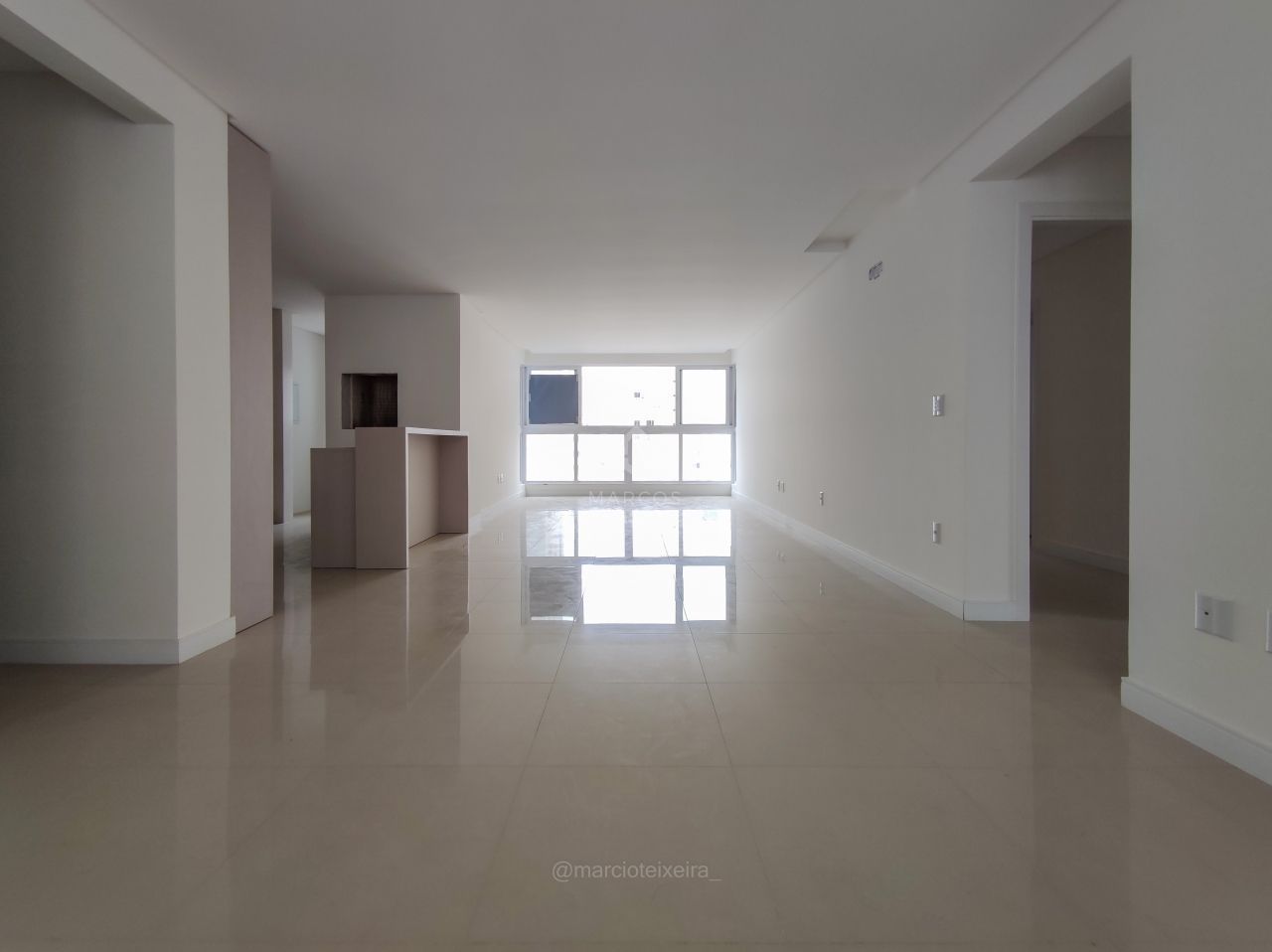 Apartamento à venda com 3 quartos, 133m² - Foto 3