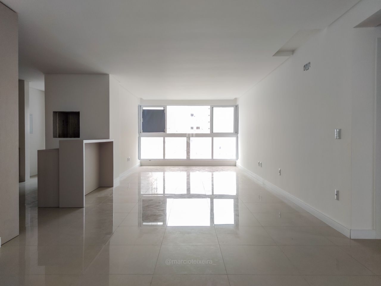 Apartamento à venda com 3 quartos, 133m² - Foto 2