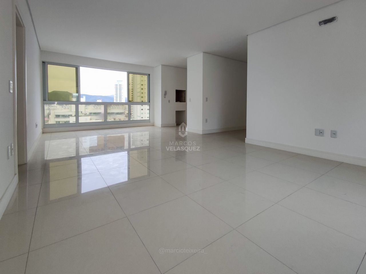 Apartamento à venda com 3 quartos, 129m² - Foto 1