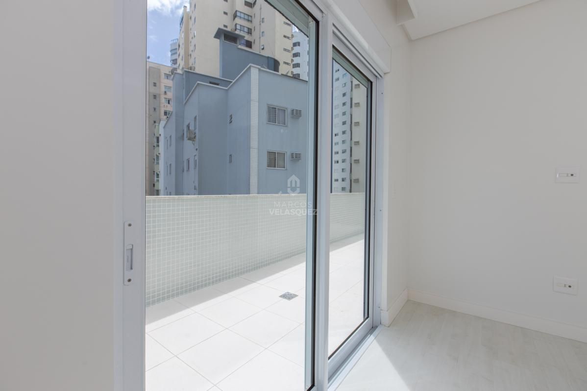 Apartamento à venda com 3 quartos, 193m² - Foto 32