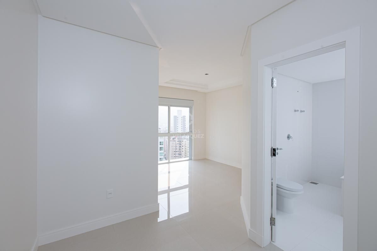 Apartamento à venda com 4 quartos, 167m² - Foto 32