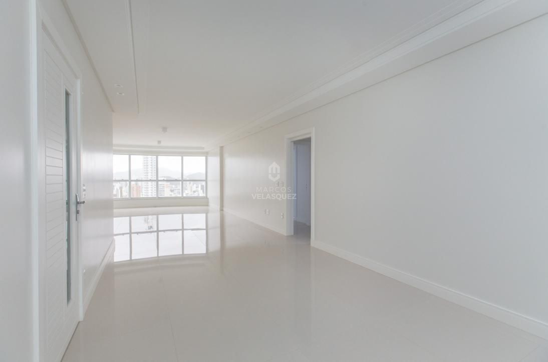 Apartamento à venda com 3 quartos, 142m² - Foto 1