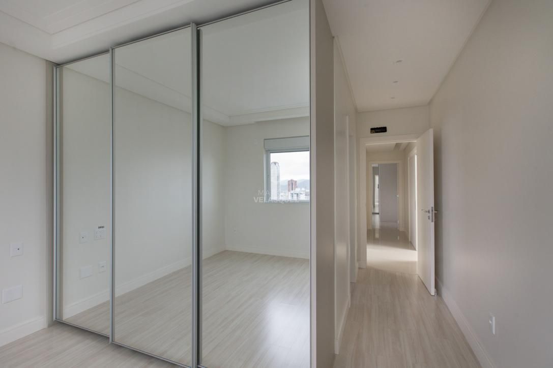 Apartamento à venda com 3 quartos, 142m² - Foto 28