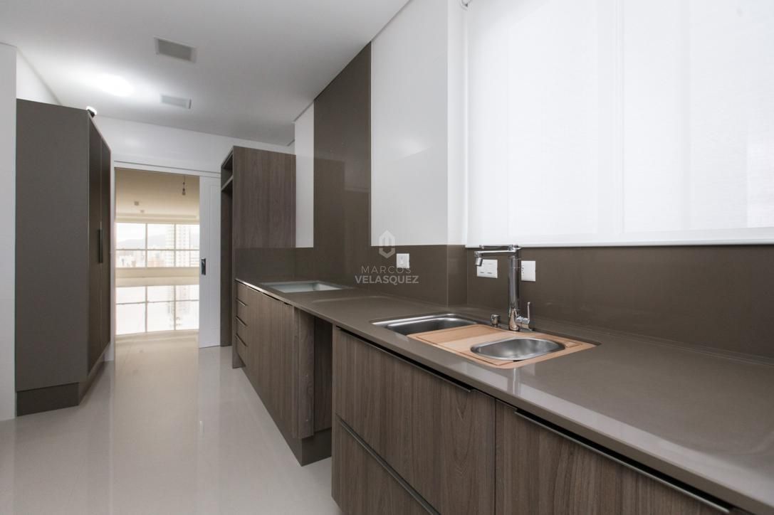 Apartamento à venda com 3 quartos, 142m² - Foto 12