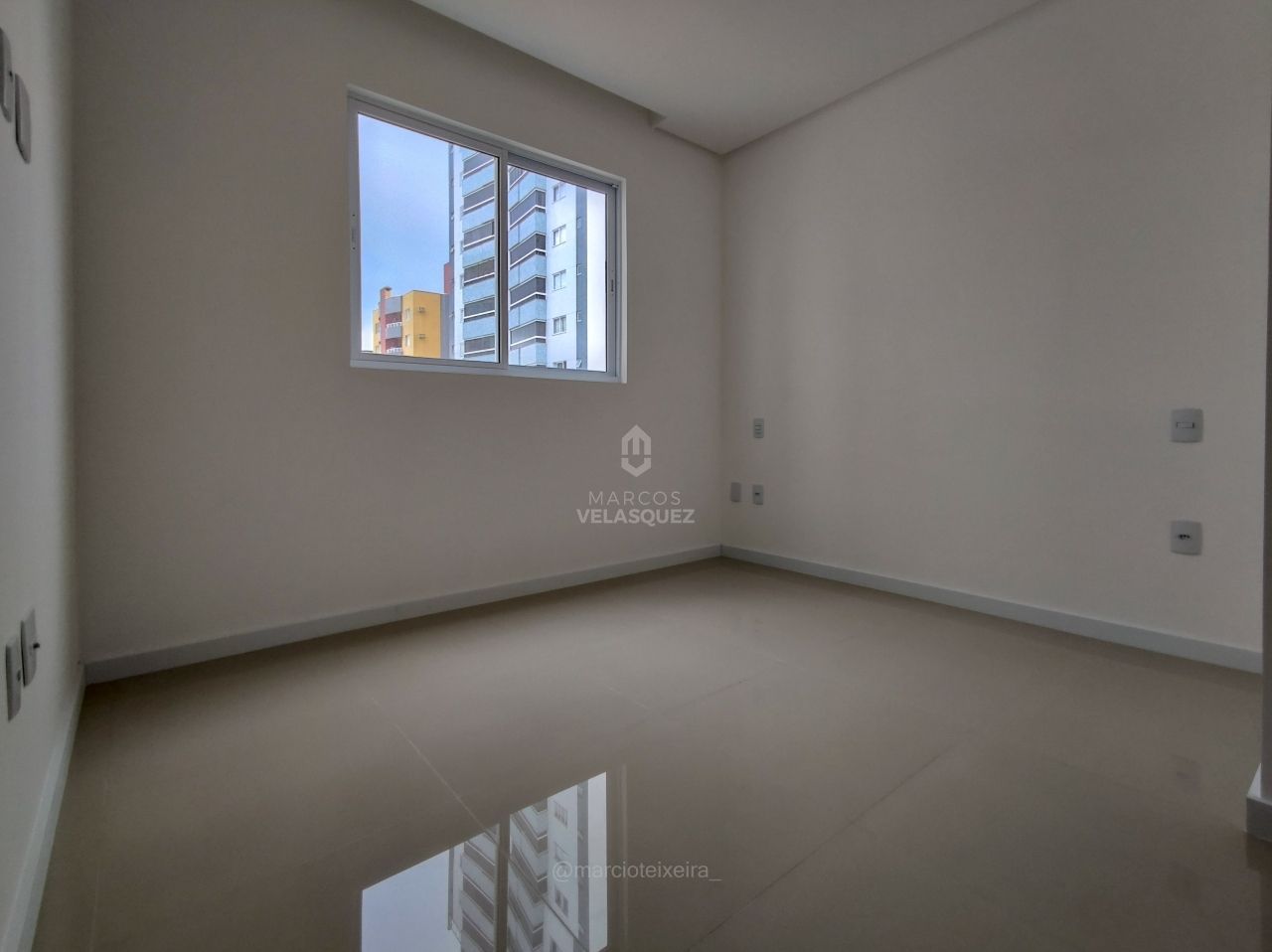 Apartamento à venda com 3 quartos, 97m² - Foto 9