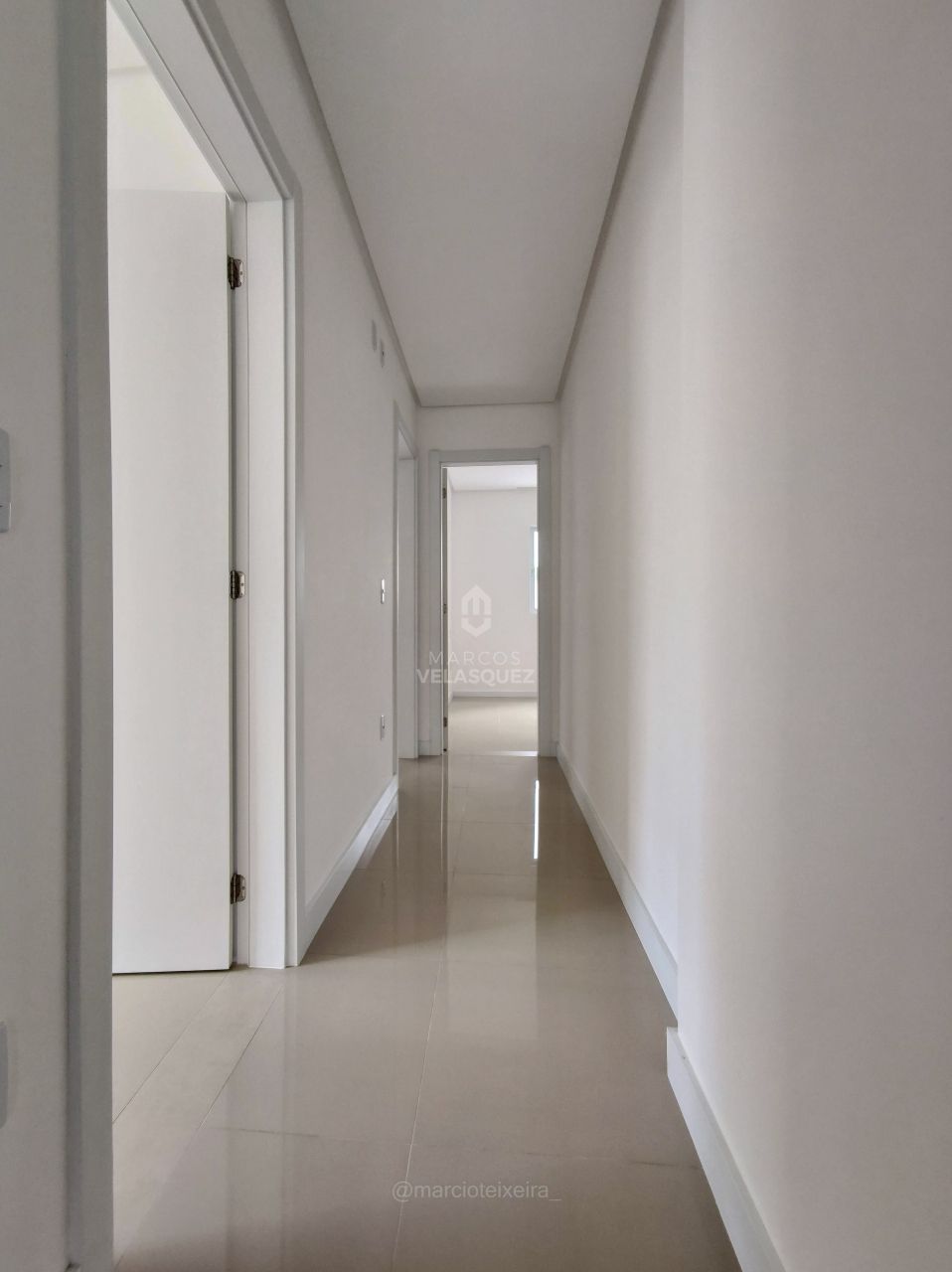 Apartamento à venda com 3 quartos, 208m² - Foto 18